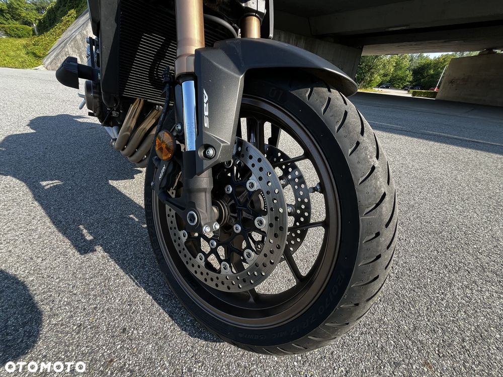 Honda CB - 8