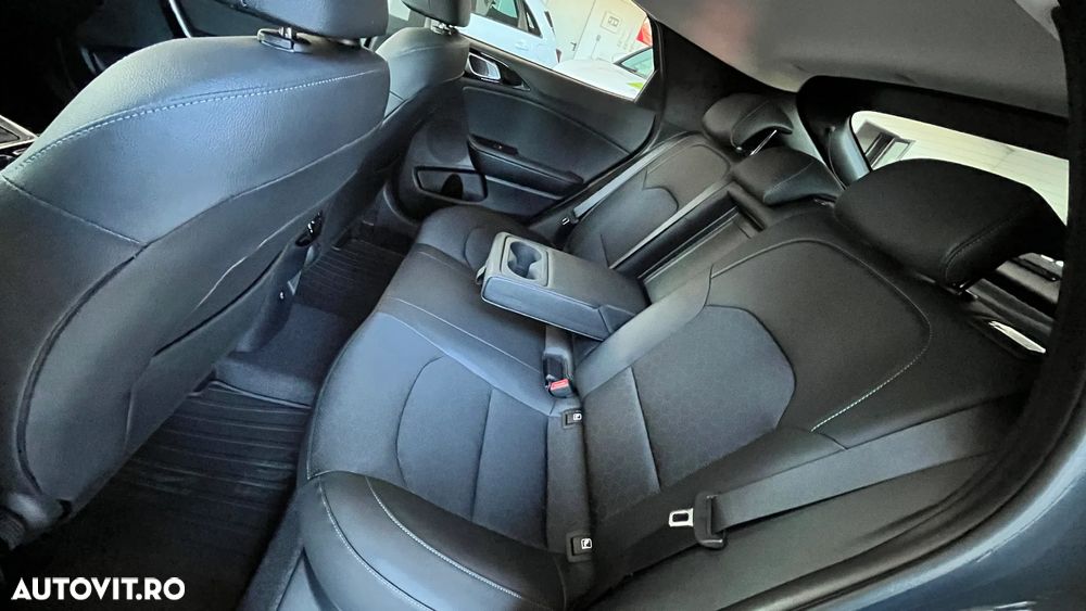 Kia XCeed - 10
