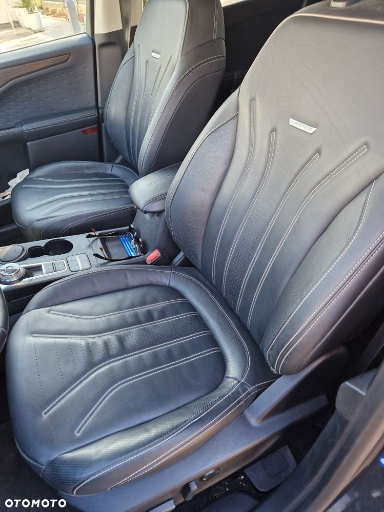 Ford Kuga 2.5P PHEV FWD Vignale - 4