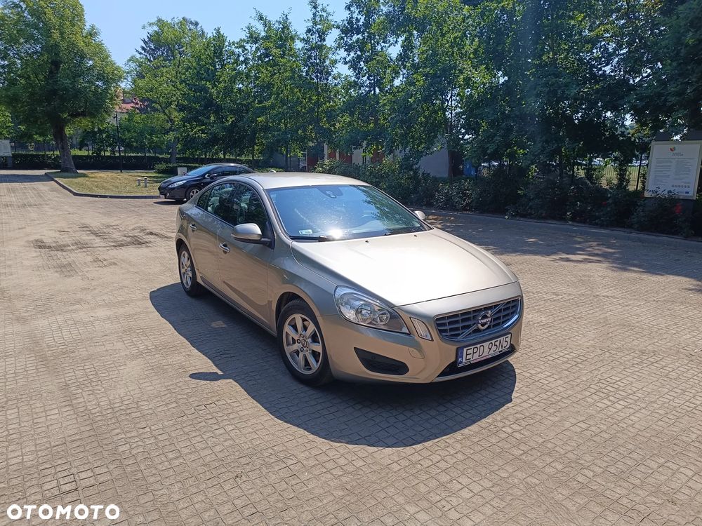 Volvo S60 T4 Momentum - 1
