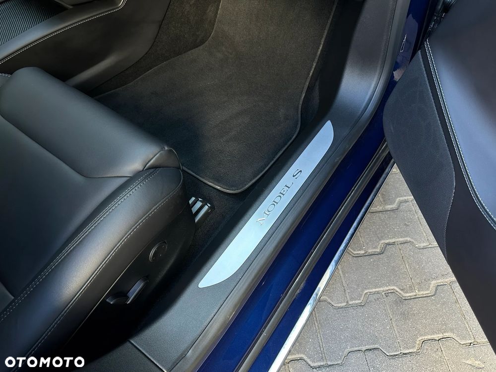 Tesla Model S - 7