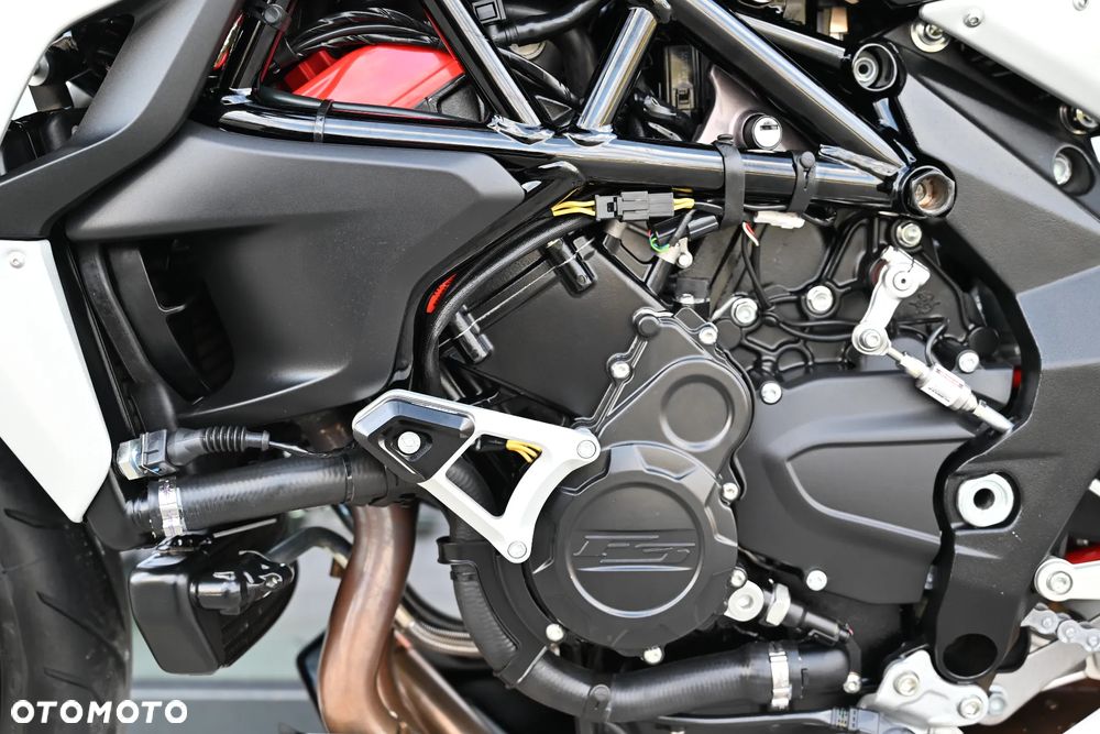 MV AGUSTA Brutale - 10