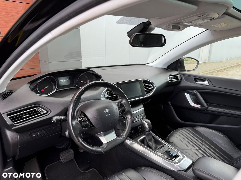 Peugeot 308 1.2 PureTech Allure S&S - 16