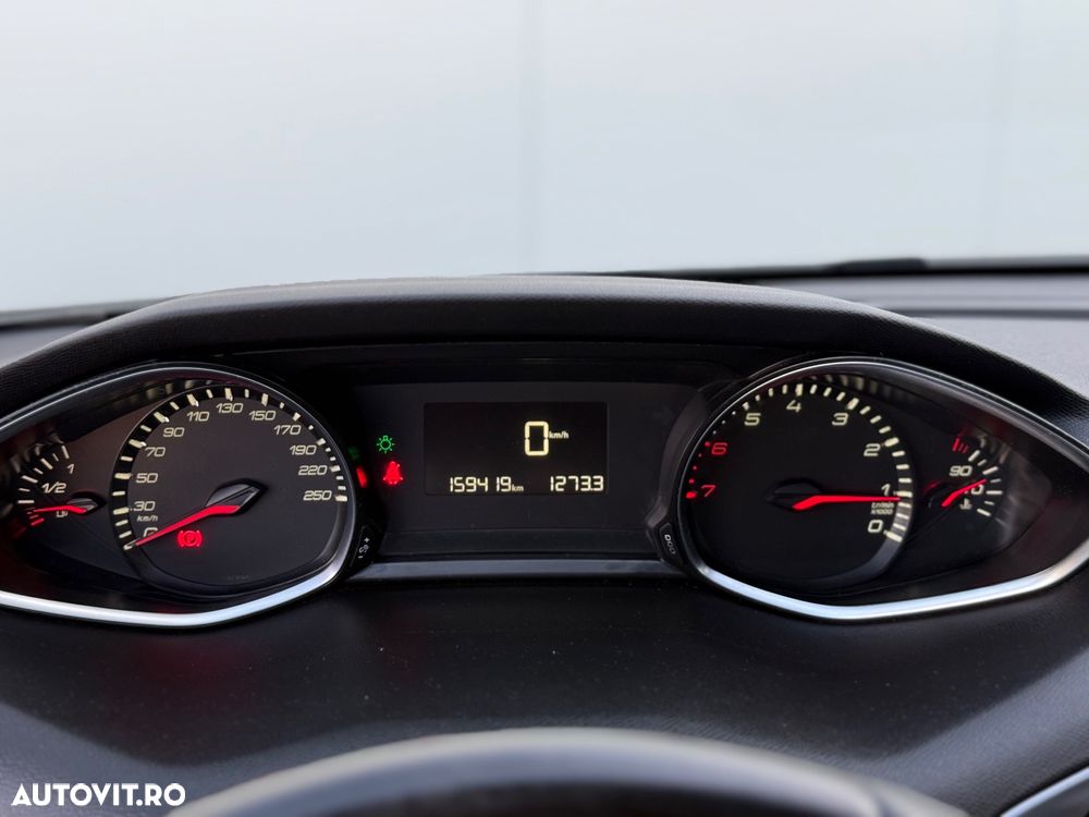 Peugeot 308 1.2 L PureTech Turbo Active - 13