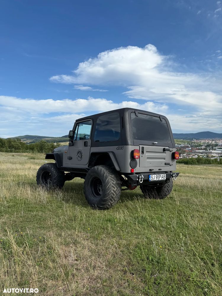 Jeep Wrangler - 24