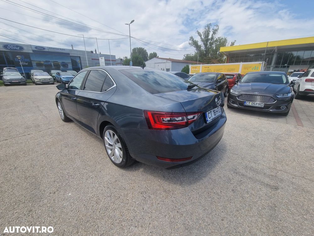 Skoda Superb 2.0 TDI DSG Premium Edition - 2