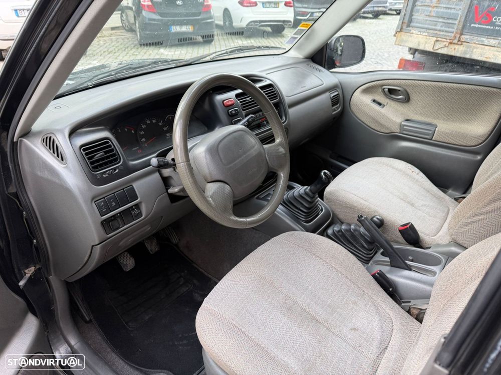 Suzuki Grand Vitara Metal Top 2.0 TDi - 10