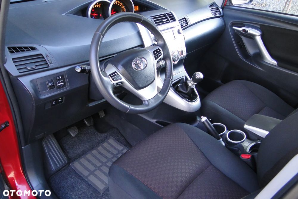 Toyota Verso 1.8 Premium 7os - 9