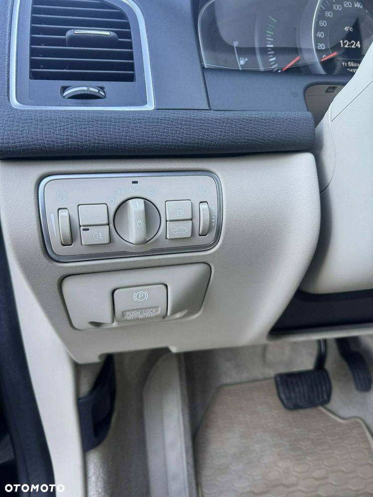 Volvo XC 60 D4 Drive-E Momentum - 25
