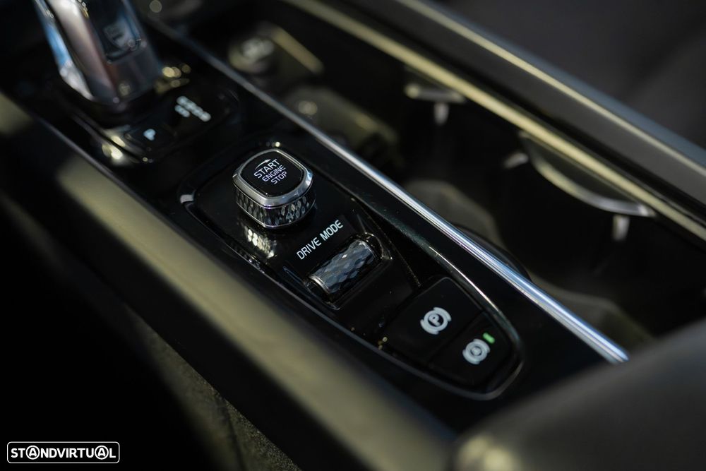 Volvo XC 60 2.0 T8 PHEV Momentum AWD - 37