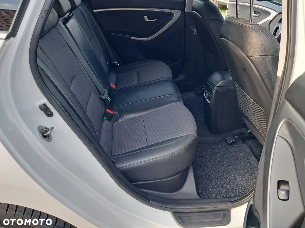 Hyundai i30 blue 1.6 CRDi DCT Premium - 25