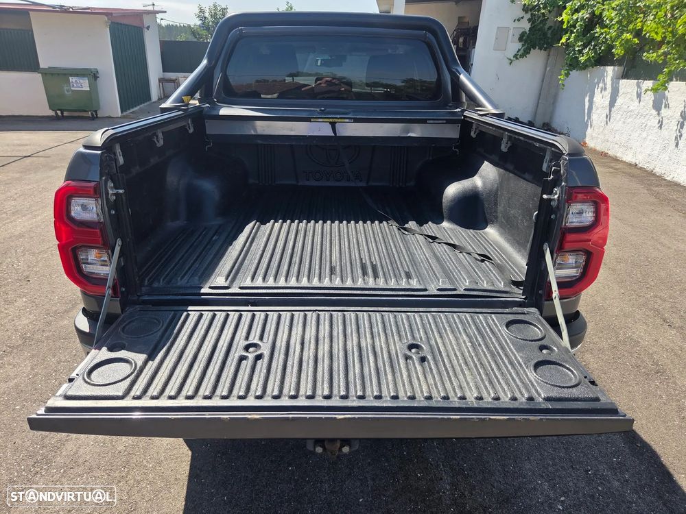 Toyota Hilux 2.4 D-4D 4WD CD CM - 11