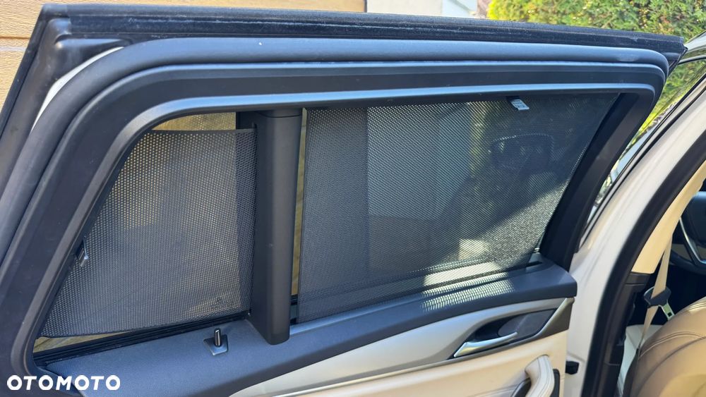 BMW Seria 5 520d Sport Line - 32