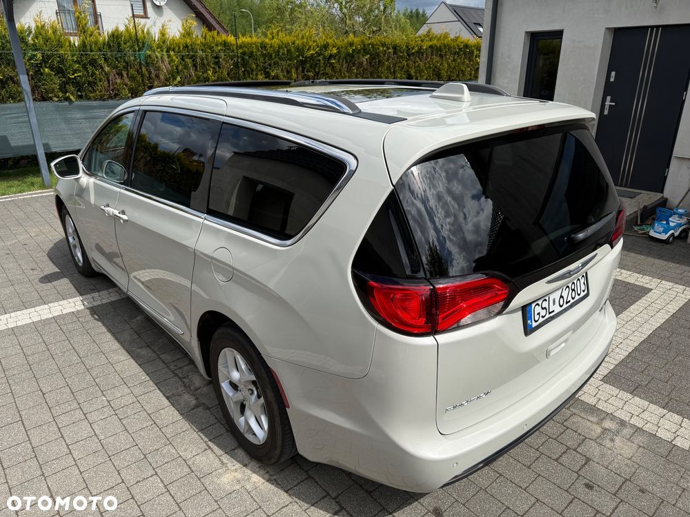 Chrysler Pacifica - 7