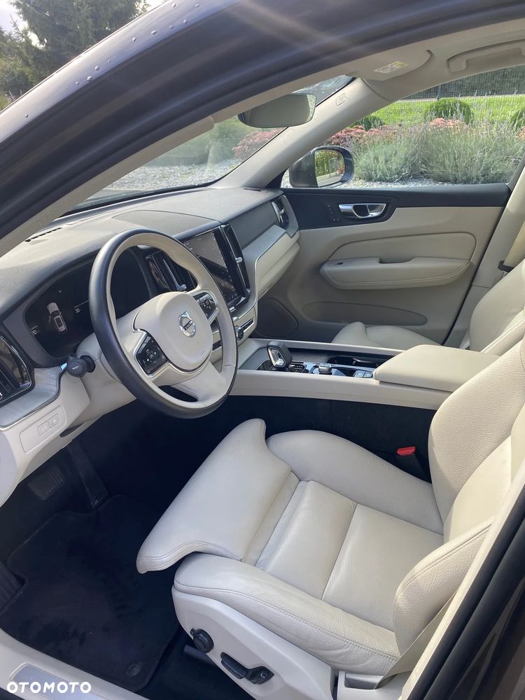 Volvo XC 60 T6 Plug-In Hybrid AWD Plus Bright - 8