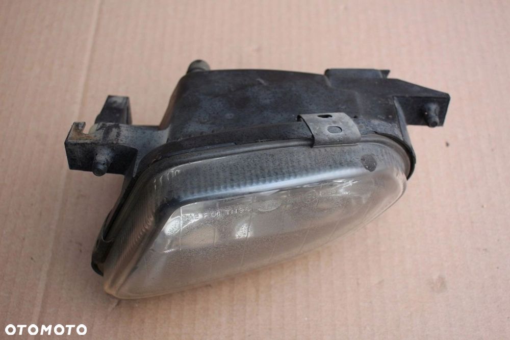 Halogen lampa przeciwmgielna LEWY Mercedes W211 e-klasa 2118200556 - 2