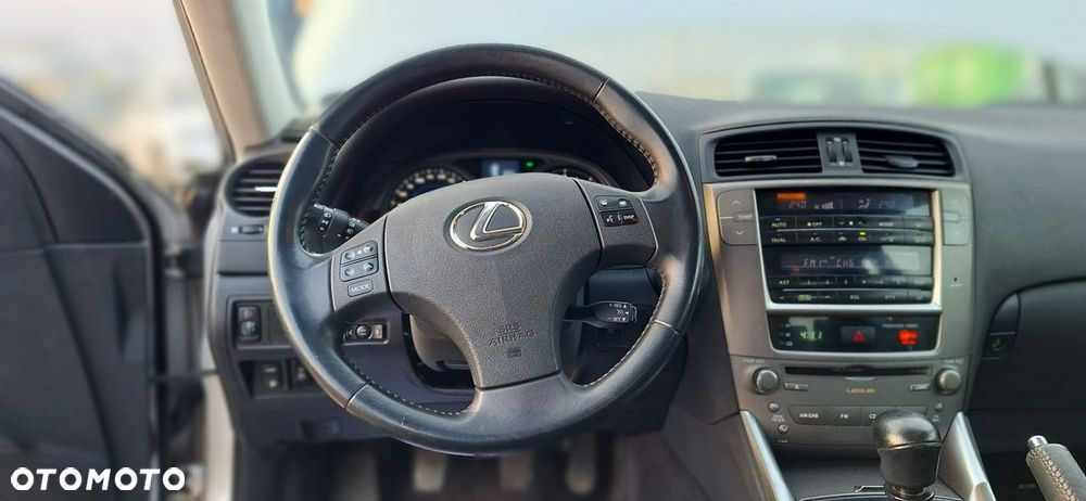 Lexus IS - 13