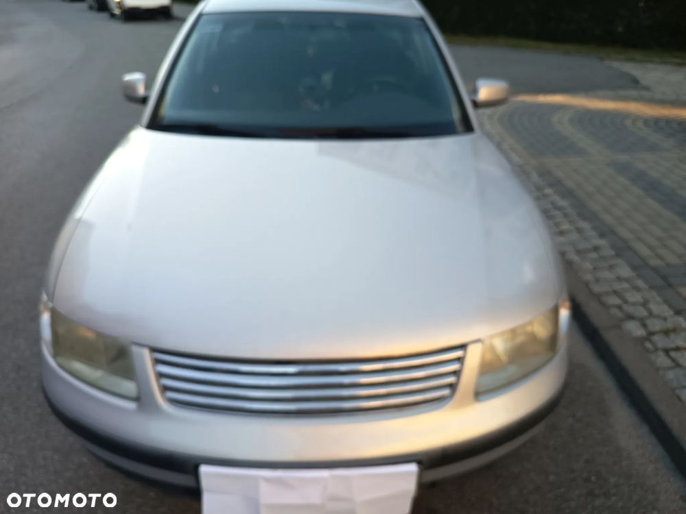 Volkswagen Passat 1.6 - 1
