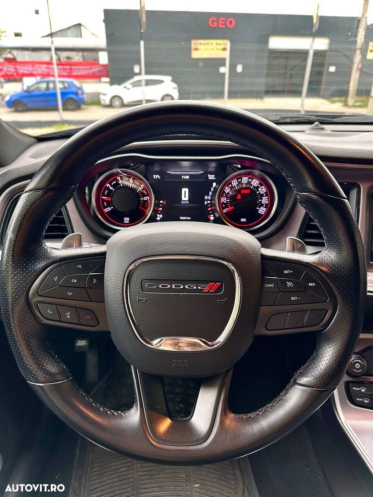 Dodge Challenger - 5