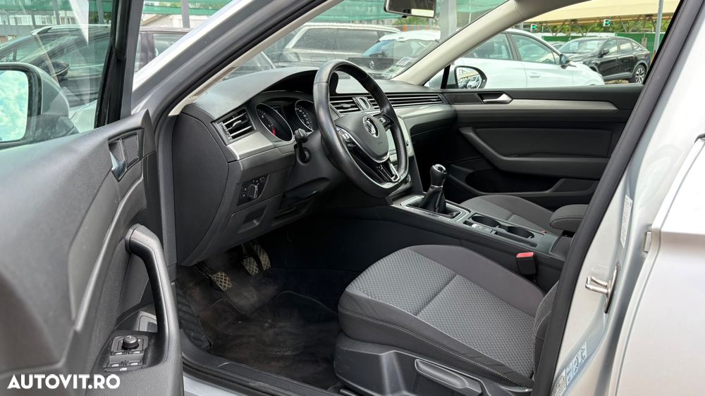 Volkswagen Passat - 25