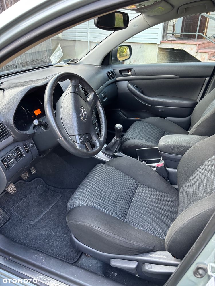 Toyota Avensis 1.8 VVT-i Sol Premium - 10