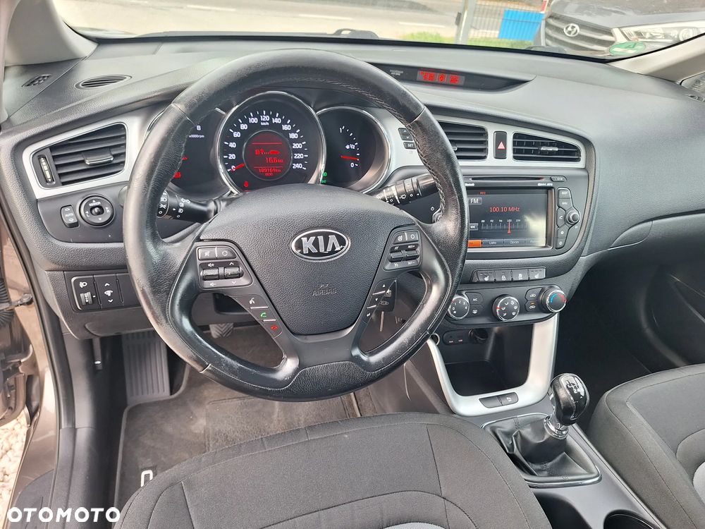 Kia Ceed 1.4 CVVT Fifa World Cup Edition - 17