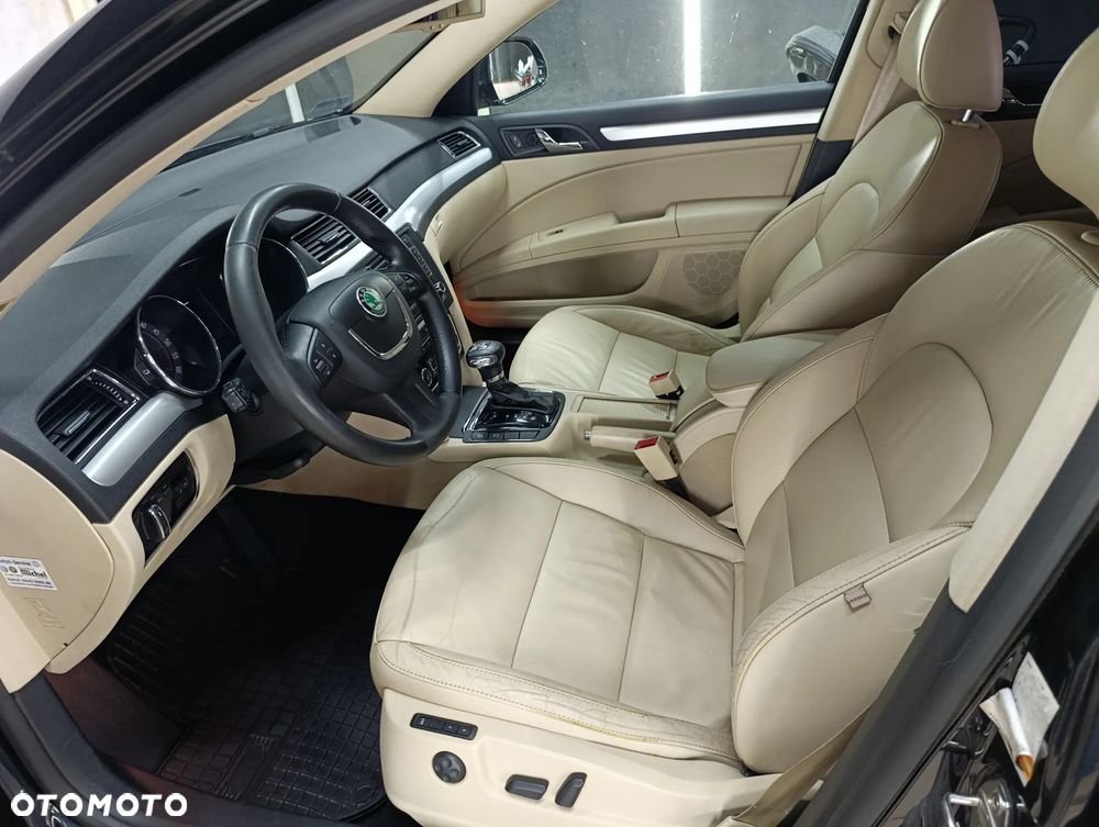 Skoda Superb 2.0 TDI Elegance DSG - 2