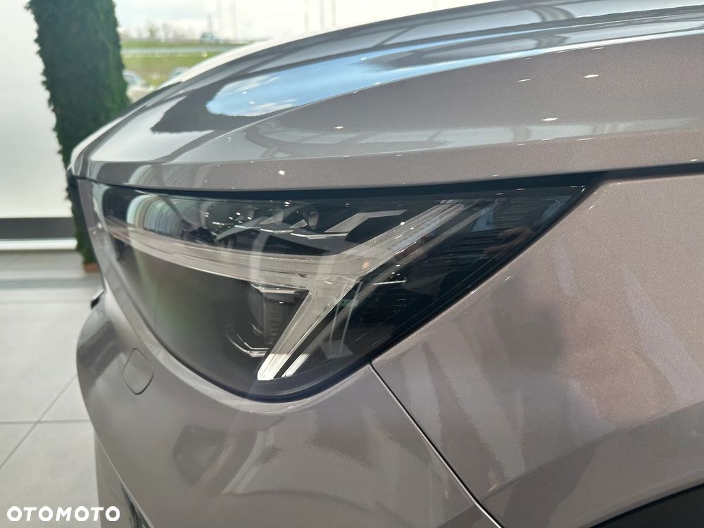 Volvo XC 40 B3 Plus Dark - 3