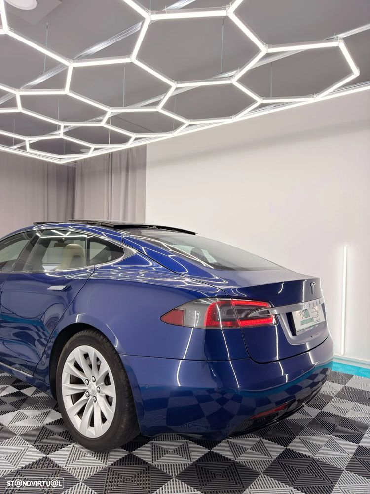 Tesla Model S 90D - 7