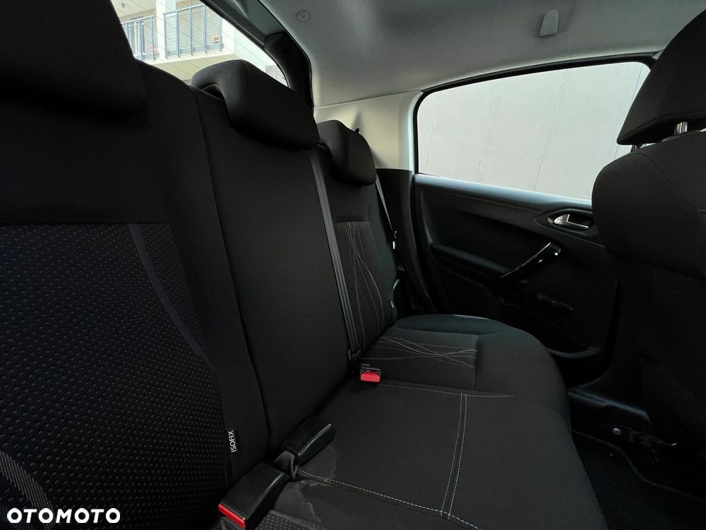 Peugeot 208 - 14