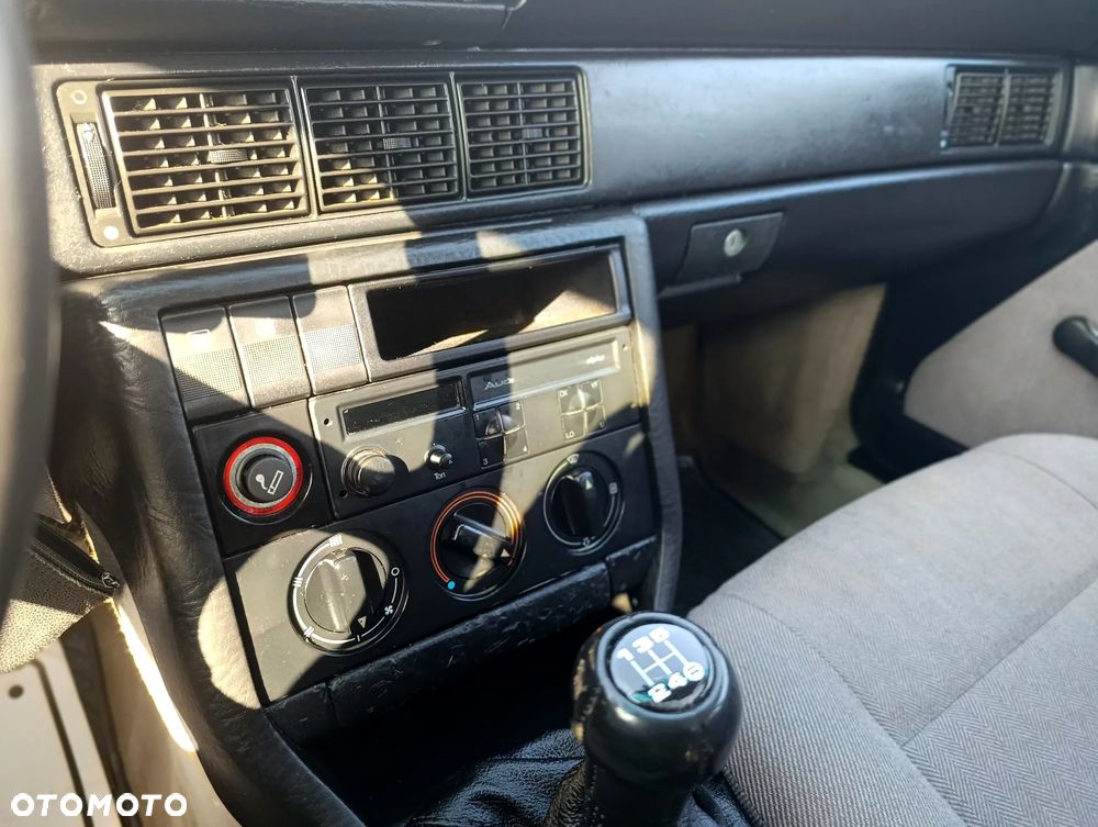 Audi 100 2.0 E - 31