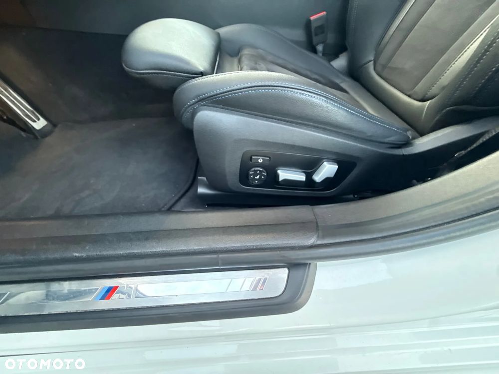 BMW Seria 3 330e xDrive M Sport sport - 38