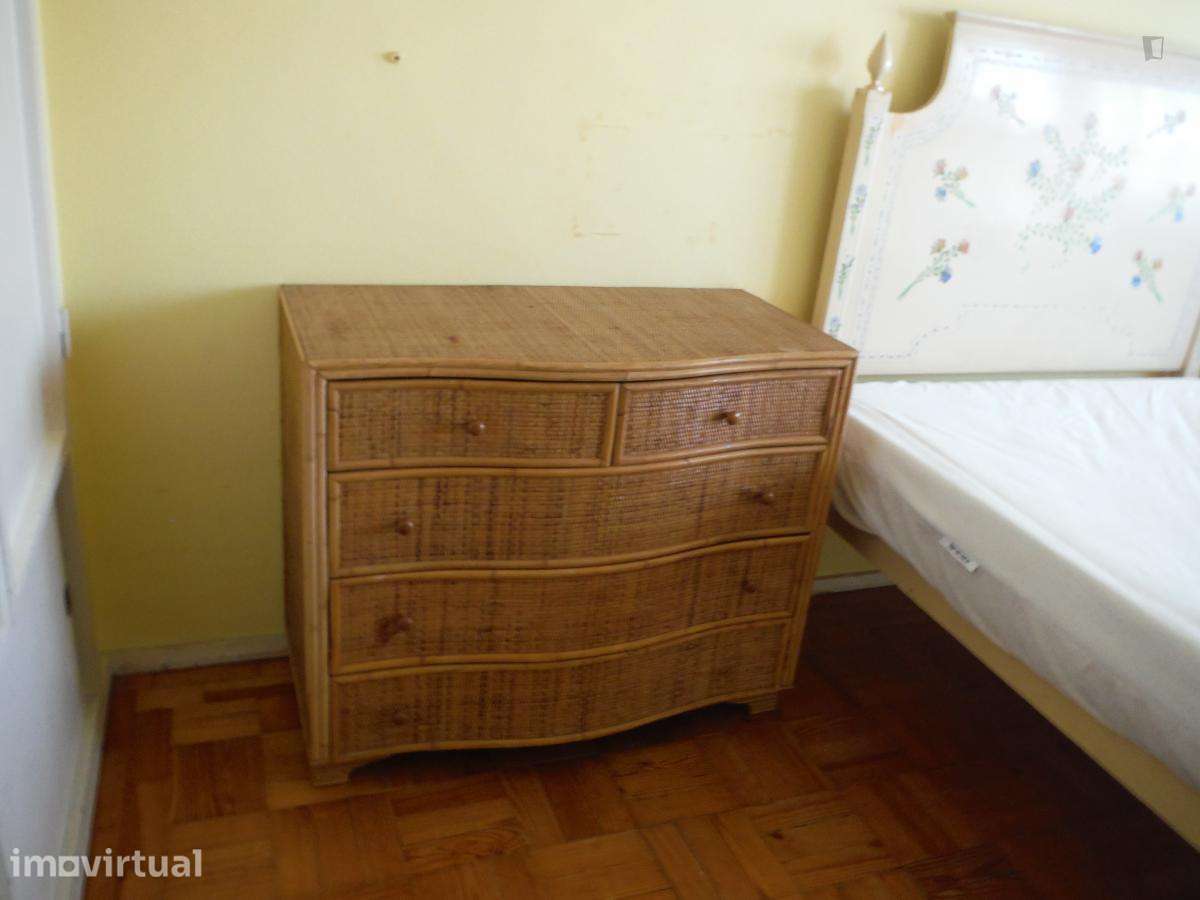 Quarto - localizado em Massarelos Porto - Grande imagem: 2/15