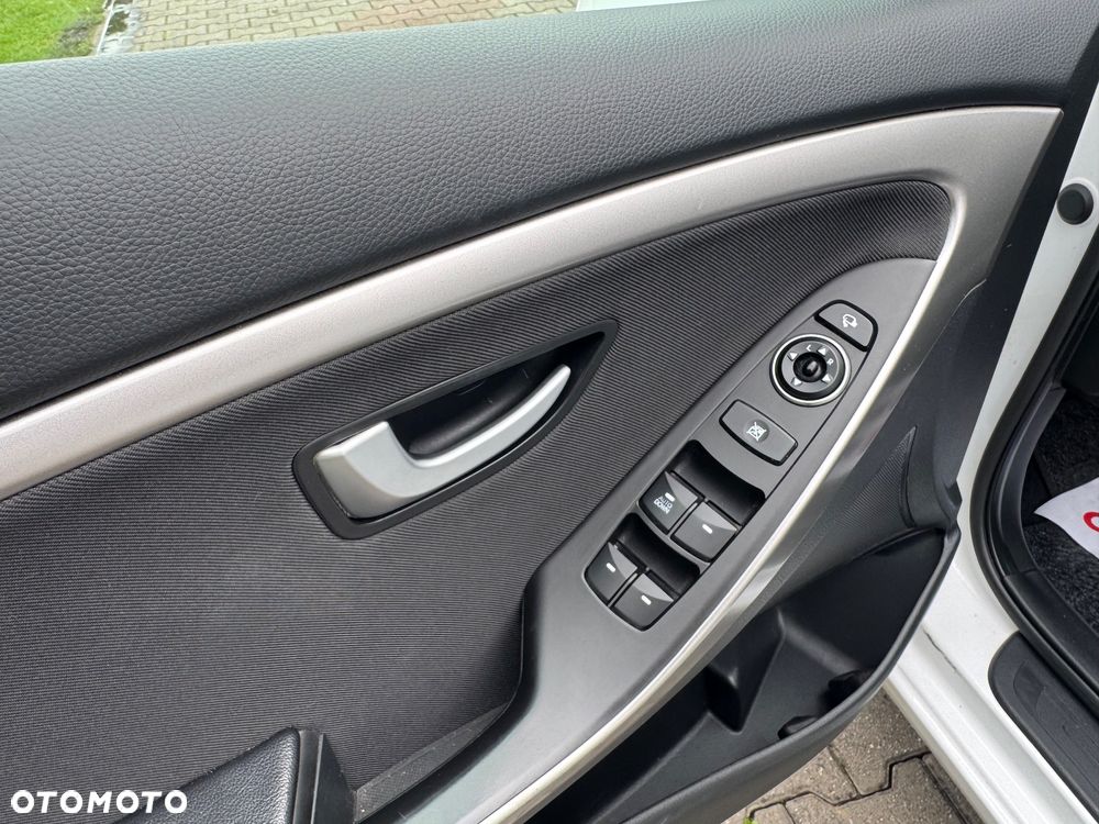 Hyundai i30 blue Kombi 1.6 GDi Style - 31