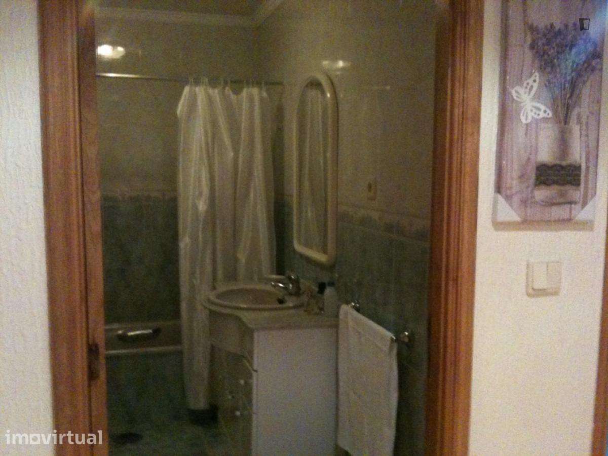 Quarto - localizado em Pedrouços Porto - Grande imagem: 3/10