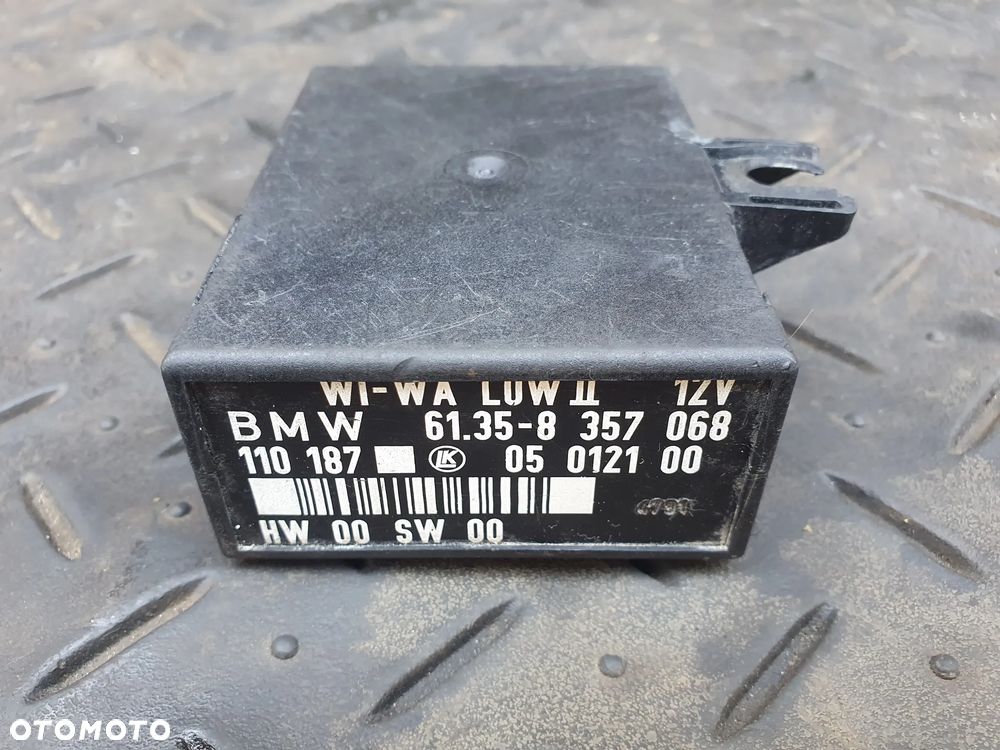 BMW 3 E36 STEROWNIK MODUŁ WYCIERACZEK I SPRYSKIWACZA 8357068 - 1