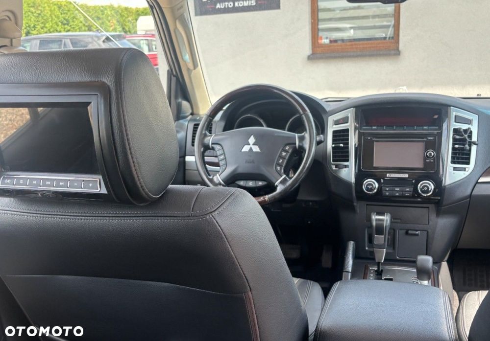 Mitsubishi Pajero - 15