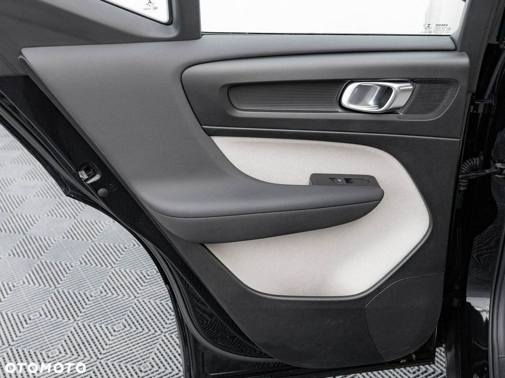 Volvo XC 40 B3 Plus Bright - 24