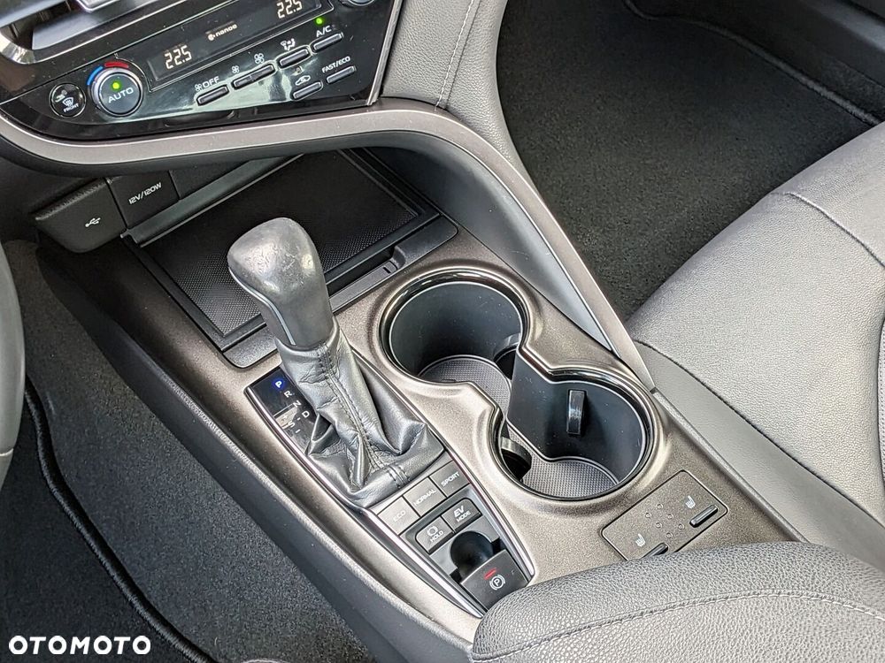 Toyota Camry 2.5 Hybrid Comfort CVT - 27