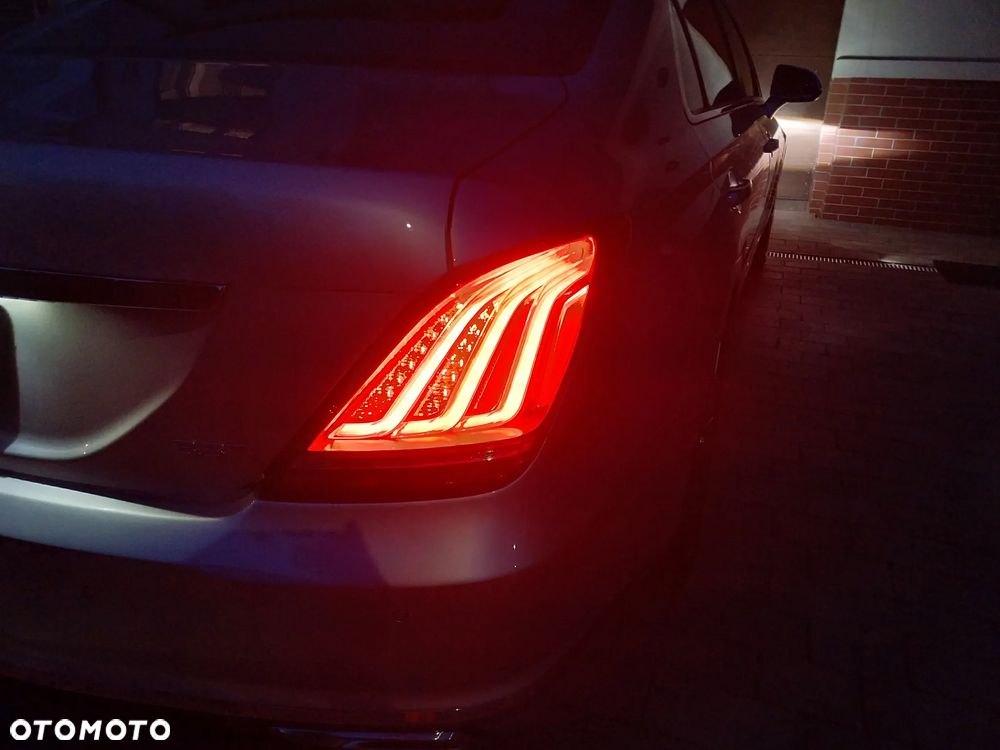 Genesis G90 - 36
