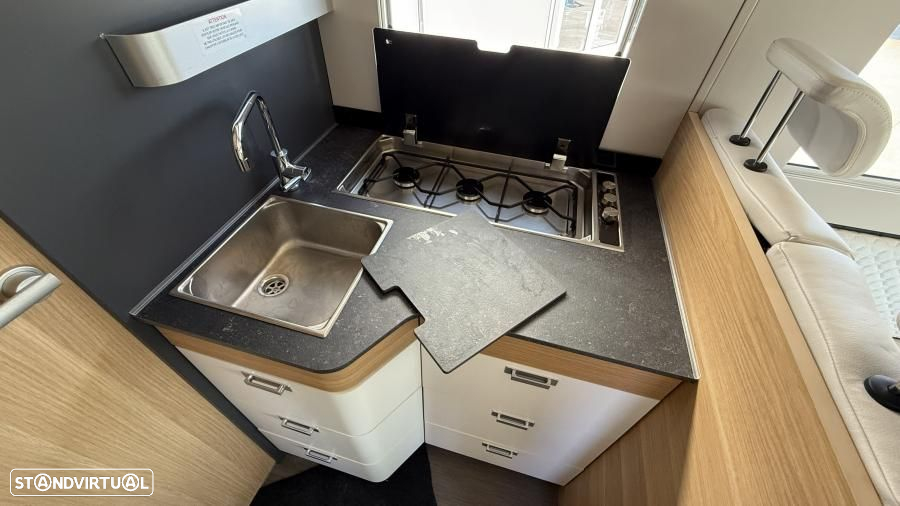 Adria Matrix 670 SC cama central e basculante - 20