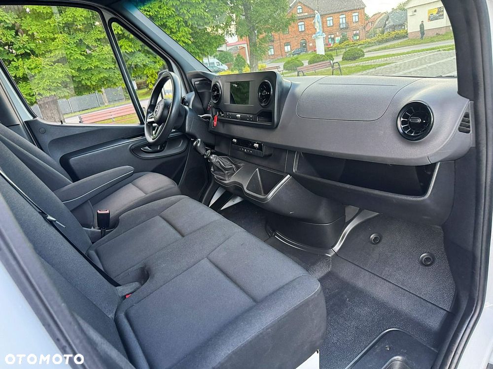Mercedes-Benz Sprinter - 20