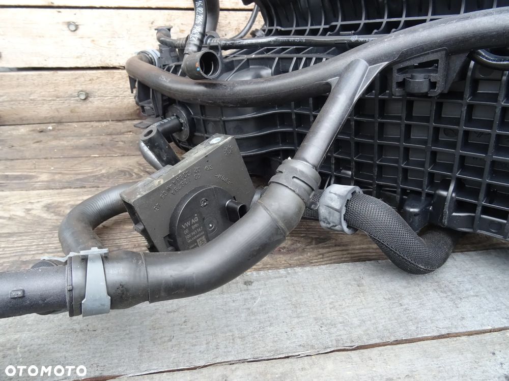 KOLEKTOR SSĄCY AUDI VW A3 GOLF 1.4TSI 04E129711L 04E145749B 04E129709PL - 11