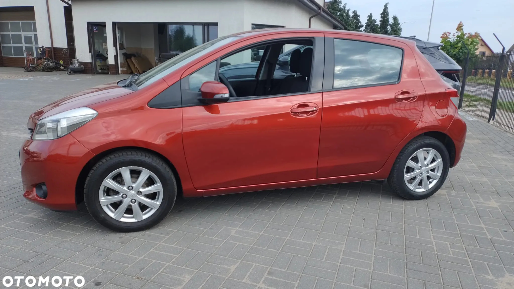 Toyota Yaris 1.0 Premium - 2