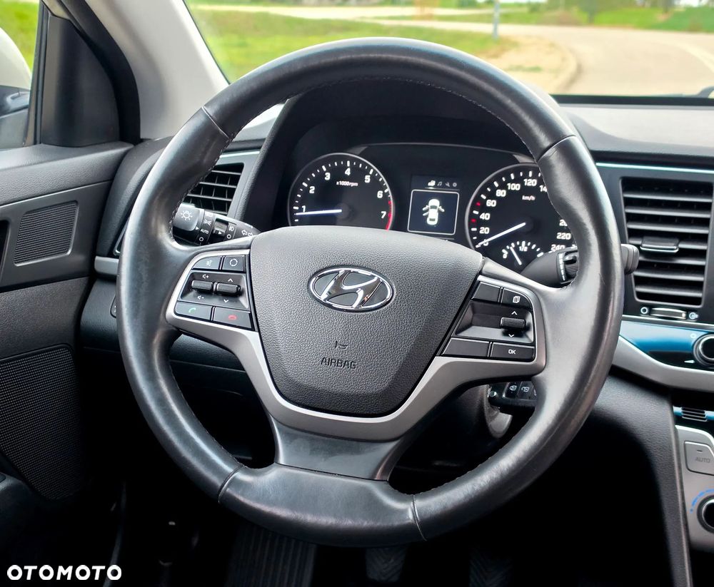 Hyundai Elantra 1.6 Comfort - 19