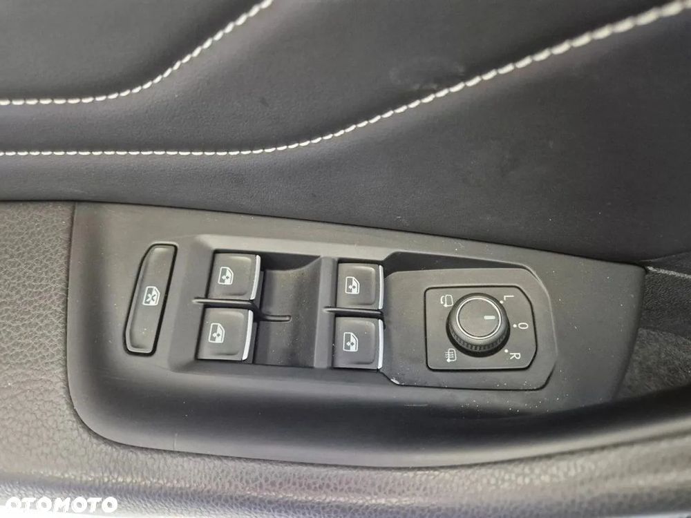 Volkswagen Passat 2.0 TDI Elegance DSG - 23