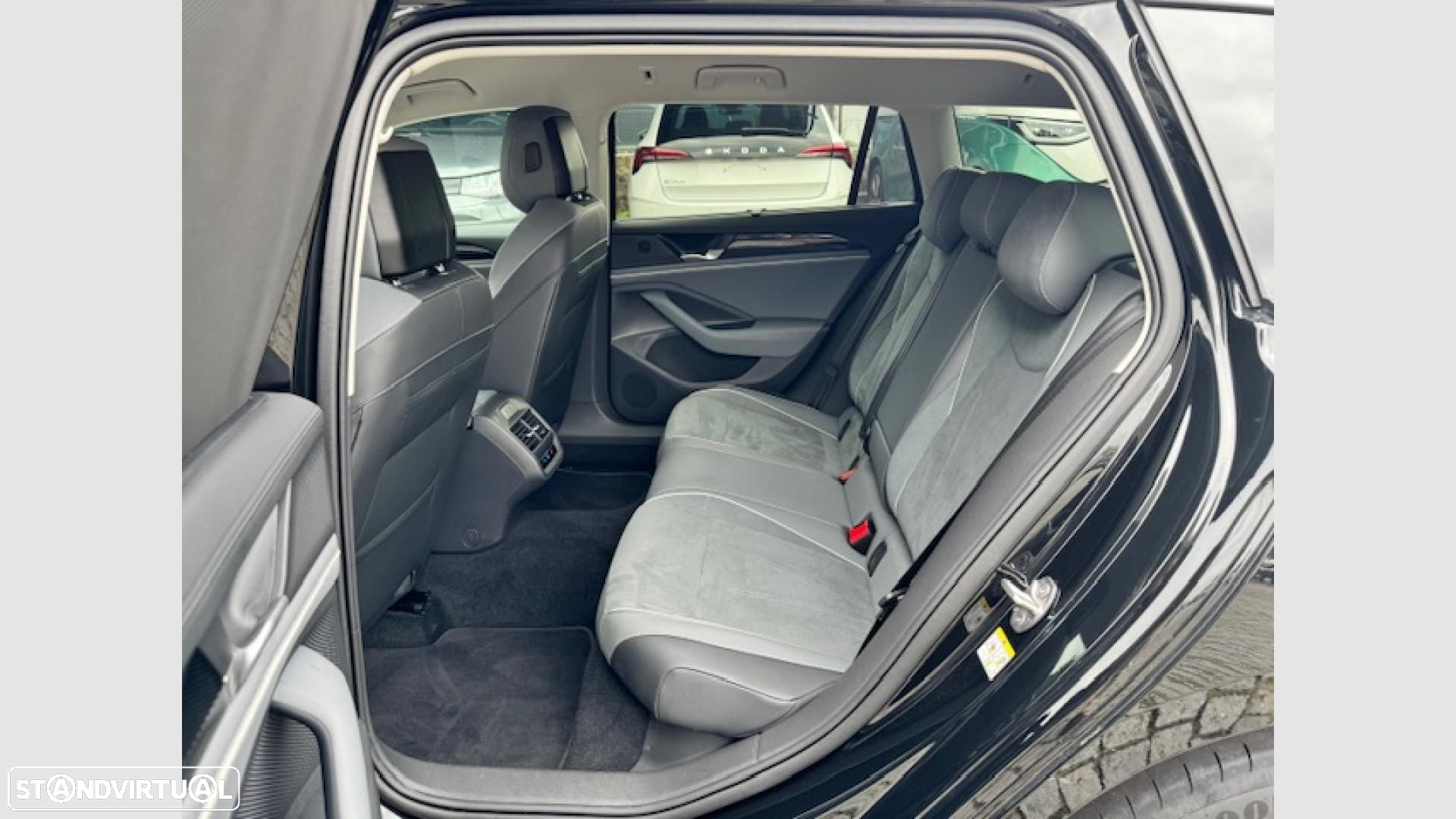 VW Passat Variant 2.0 TDi Business DSG - 17