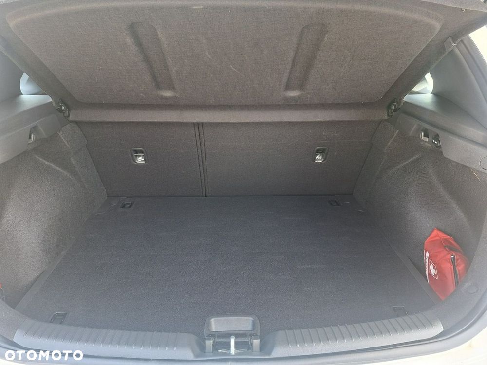 Hyundai i30 1.5 DPI Classic + - 15