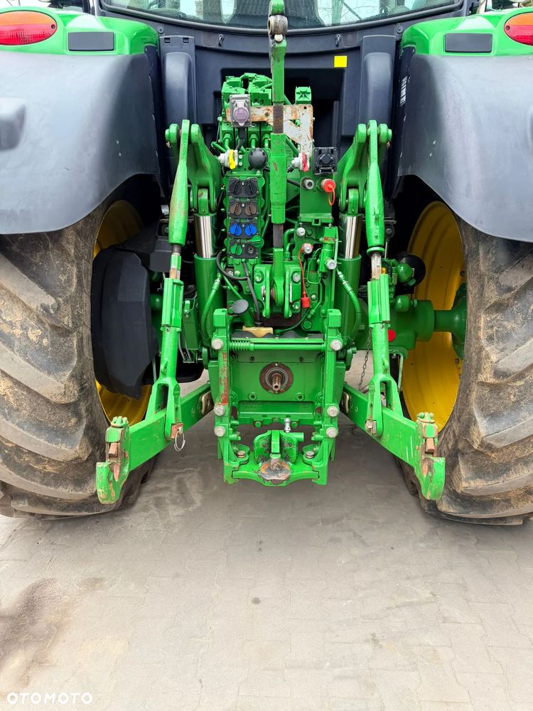 John Deere 6215R - 16