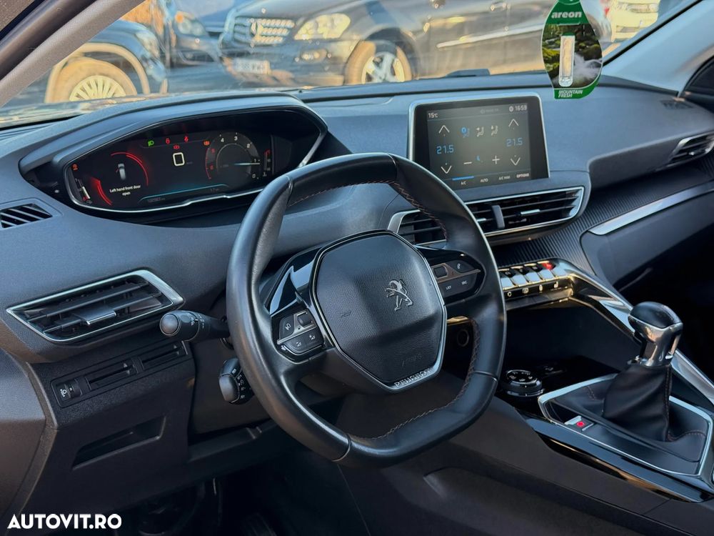 Peugeot 3008 1.6 BlueHDI S&S Allure - 16